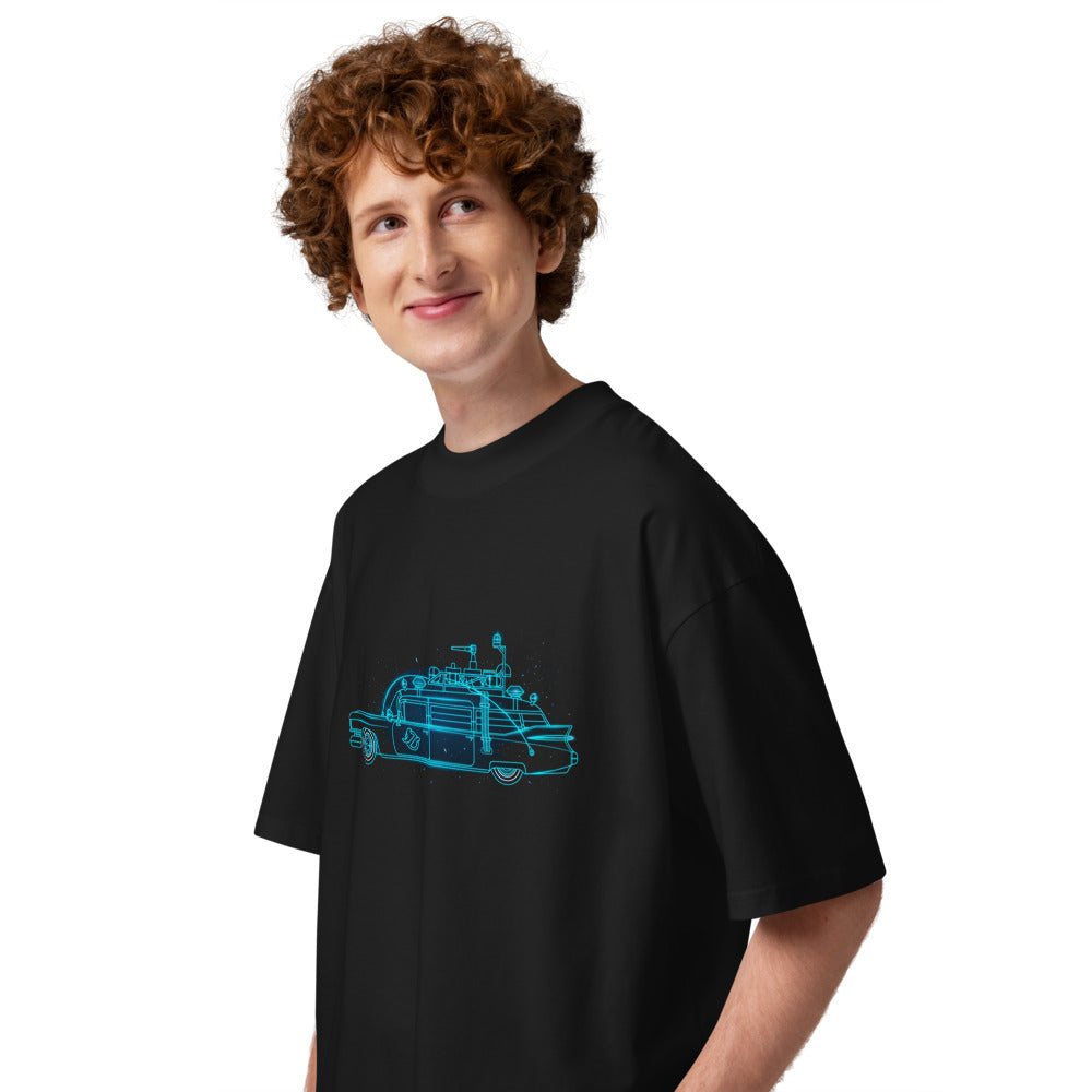 Oversize Ghostbusters Ecto-1 Neon Cyan Outline - Modelo masculino lateral