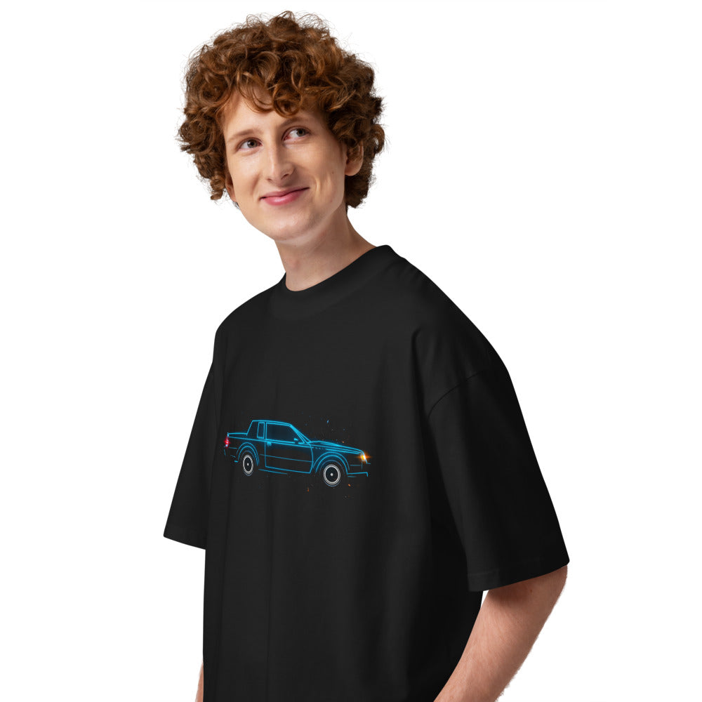 Oversize Neon Cyan 80s Coupe Red Taillight Glow - Modelo masculino lateral