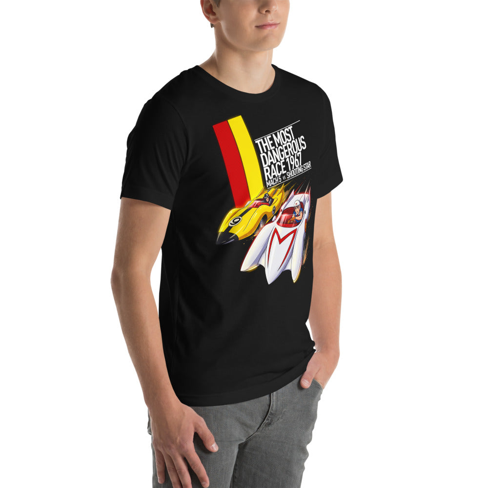 Playera Speed Racer Mach 5 Vs Shooting Star - Modelo masculino lateral